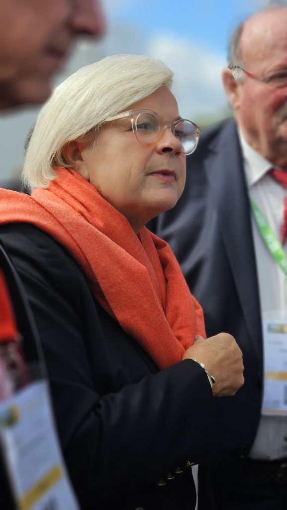 Catherine Vautrin
Ministre du partenariat avec les territoires et de la décentralisation de France.